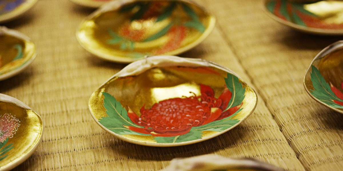 NGVMelbourne's tweet image. A team of more than forty artists and artisans from Wajima, Kyoto and other regions of Japan created the 720 golden lacquered shells that were specially commissioned for Golden Shells – a new exhibition now on display on Level 1, NGV International.  

#NGV