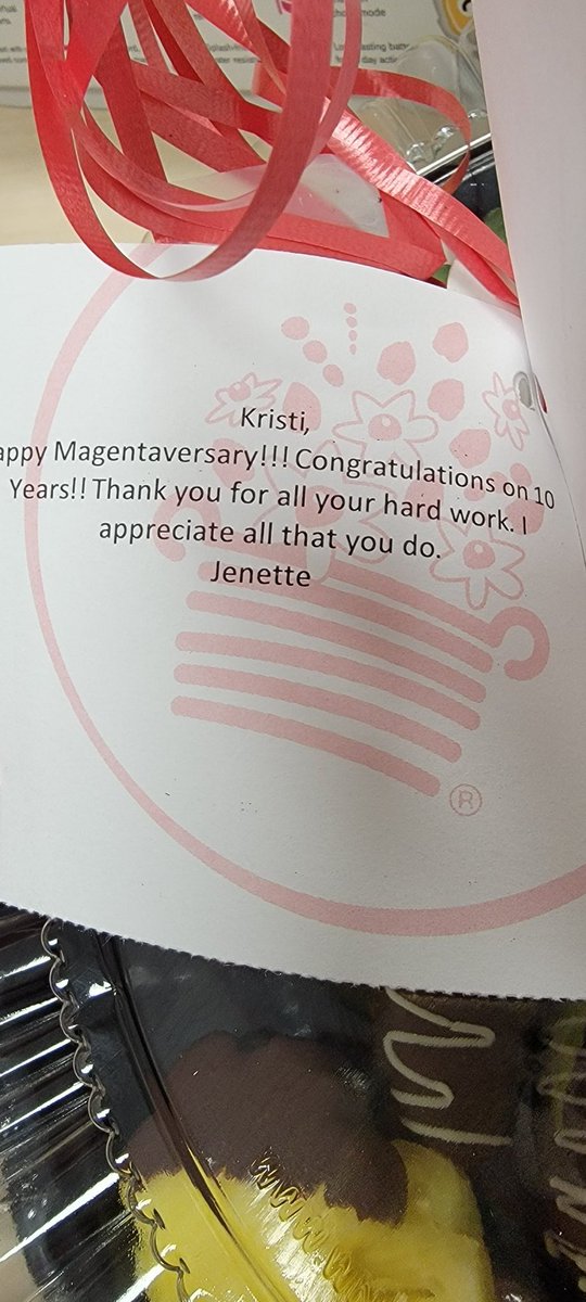 kristigurule's tweet photo. #Amazingboss Thank you @miss_jj32 for the surprise!  #magentaversary https://t.co/9sjMMa5FRU