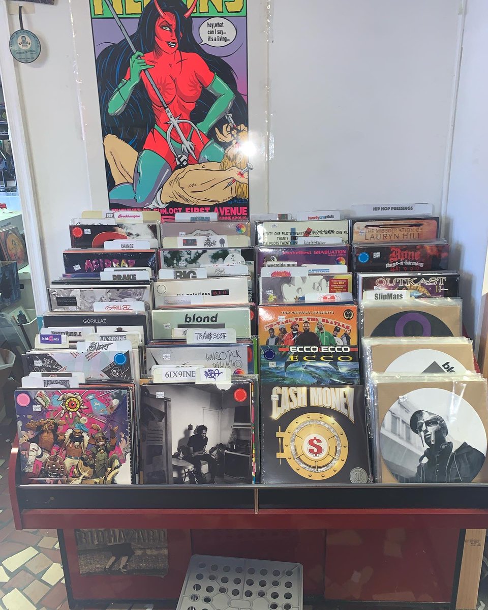 FerrisHousey's tweet photo. Skinnie Records in Norfolk, Virginia https://t.co/JgYhXuOvLz