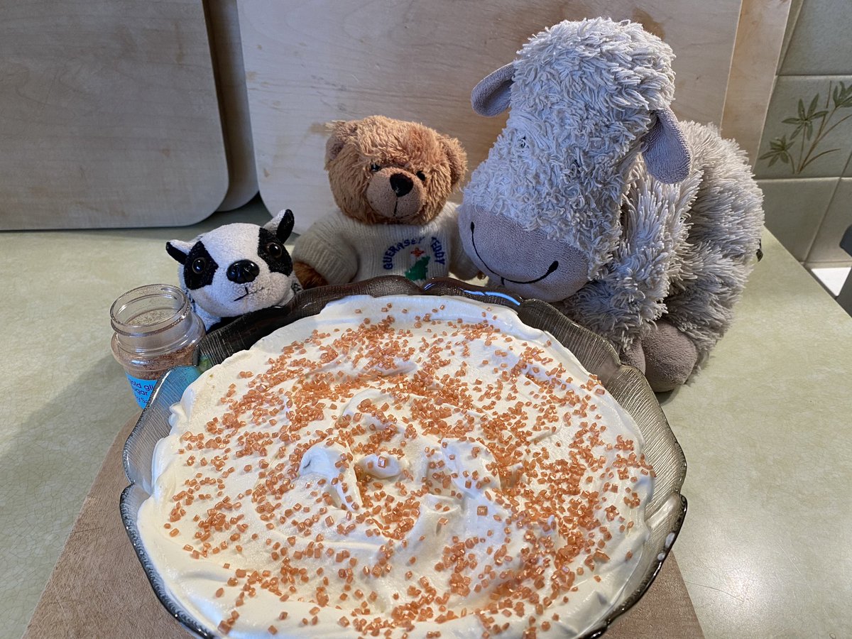 When ready to serve, top with sprinkles of your choice. We used some twinkly gold ones ⭐️ We hope you enjoyed tonight’s episode, look out for more #ChristmaswithBella episodes this week! Thank you #MasterChefSheep <a href="/Truffles_Sheep/">Truffles the Sheep</a> <a href="/GuernseyBears/">Guernsey Bears</a> &amp; to all of you for watching! 🎄🦡