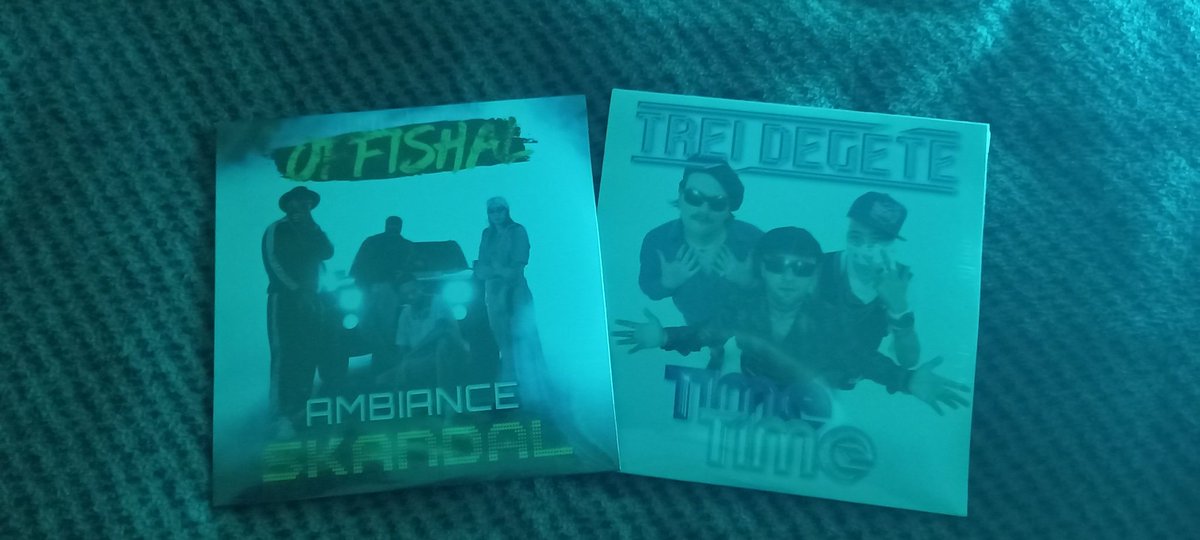 JeanB013's tweet photo. Après 1 mois d'attente, j'ai enfin reçu mes CDs !! Je pense pas les déballer mais content de les avoir en main quand même !
#lecdcvientderoumaniejepensevuletempsdelivraisonmaispasgrave #offishal #timetime #bonsonmêmelestontonsdancent https://t.co/ExE6Ym2moc