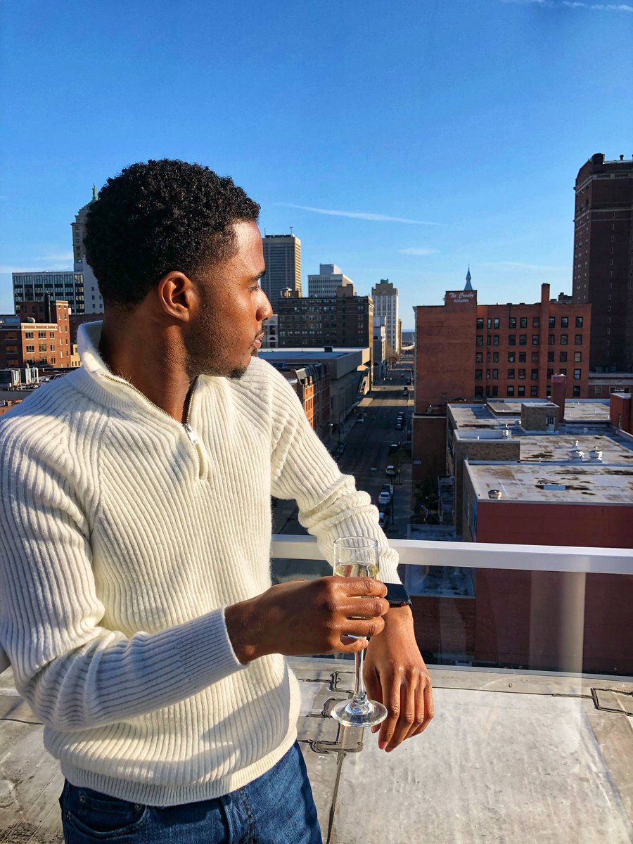 myVisaExpired's tweet photo. The category is: Yelp $$$$ 
#ReservationsOnly🥂 https://t.co/leNAD4LDeR