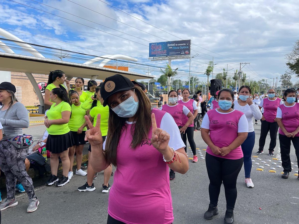 AlcaldiaPopayan's tweet photo. Así vivimos nuestra última  #ReCreoVía 2021, 🙋🏻‍♀️🙋🏻‍♂️ con alegría al 💯 y una concurrida participación.

Contamos con la presencia de 24 grupos regulares de baile deportivo 😃 que desde hace diez meses vienen trabajando con los formadores de la #SecDeportePopayán. https://t.co/rM19CvOYga