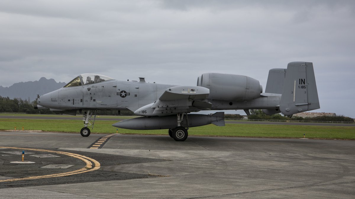 CoronetEast's tweet photo. Two Air Guard Air Reserve Test Center (AATC) A-10s departed from MCAS Kaneohe Bay #PHNG to Davis Monthan AFB #KDMA as #JEST61 flight, December 17 2021. Tails 79-0142 and 79-0185. KC-10A #RUMMY81 (87-0117) supported #ALTRV Coronet West 429. Soundclip: https://t.co/x1s5lI9XtU https://t.co/HdXtvuvVxu