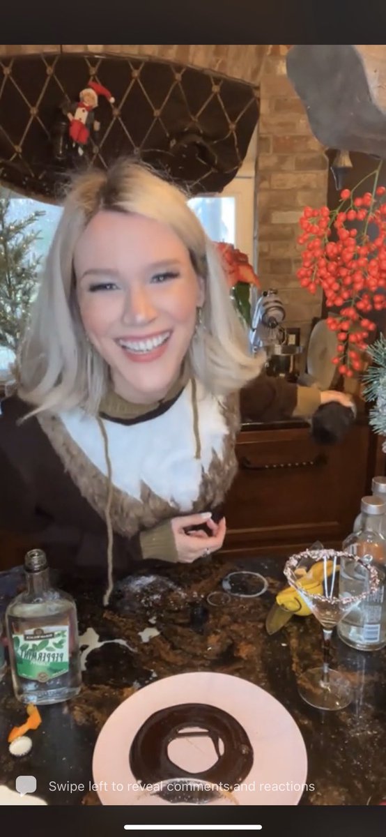 JossStoned's tweet photo. NEW PHOTOS: @JossStone on Facebook and Instagram tonight making Christmas cocktails on #CookingWithJoss https://t.co/X9TQlLEpB9