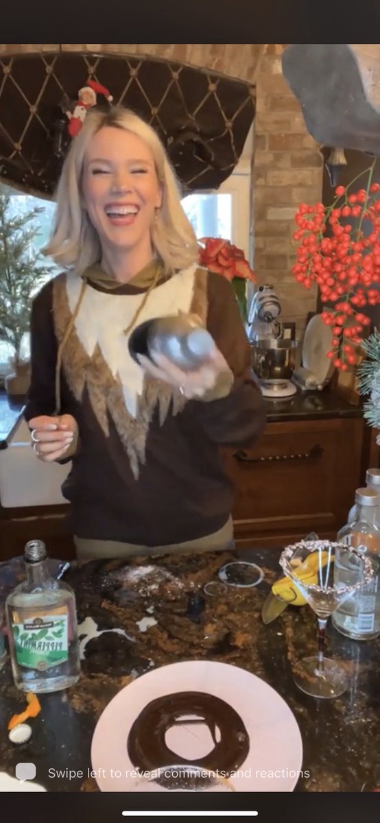 JossStoned's tweet photo. NEW PHOTOS: @JossStone on Facebook and Instagram tonight making Christmas cocktails on #CookingWithJoss https://t.co/X9TQlLEpB9