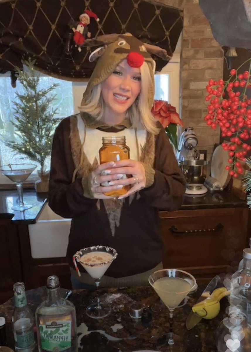 JossStoned's tweet photo. NEW PHOTOS: @JossStone on Facebook and Instagram tonight making Christmas cocktails on #CookingWithJoss. Via @putasinghonit https://t.co/foE4AxcRaV