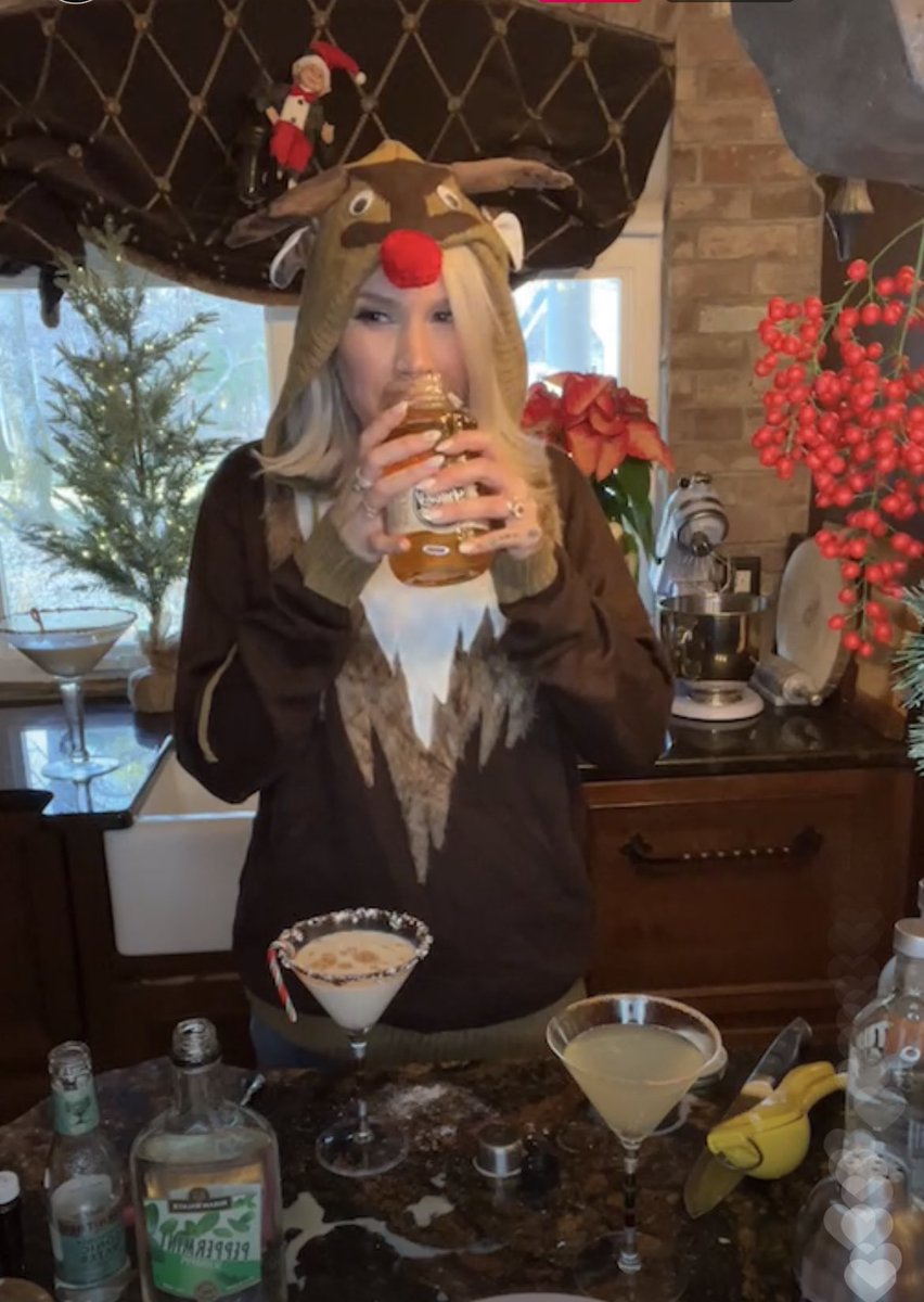 JossStoned's tweet photo. NEW PHOTOS: @JossStone on Facebook and Instagram tonight making Christmas cocktails on #CookingWithJoss. Via @putasinghonit https://t.co/foE4AxcRaV