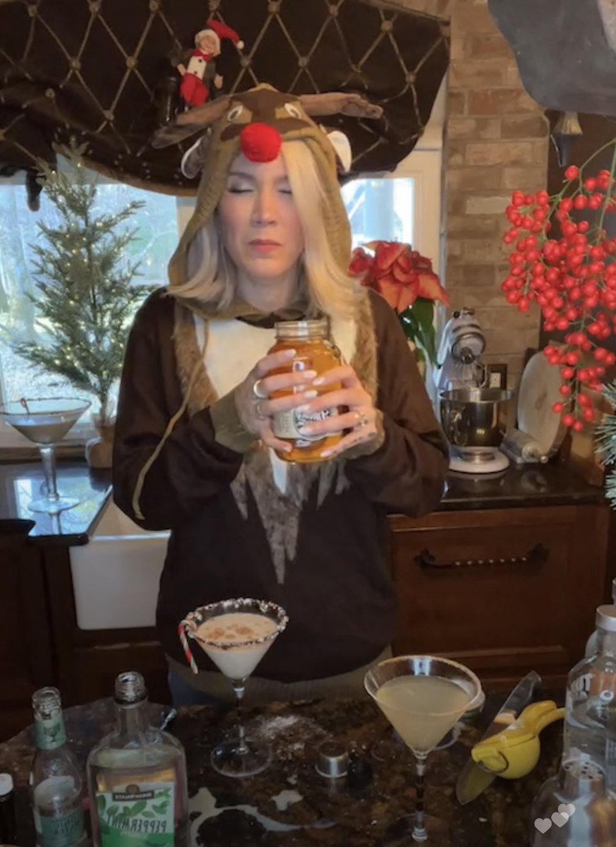 JossStoned's tweet photo. NEW PHOTOS: @JossStone on Facebook and Instagram tonight making Christmas cocktails on #CookingWithJoss. Via @putasinghonit https://t.co/foE4AxcRaV
