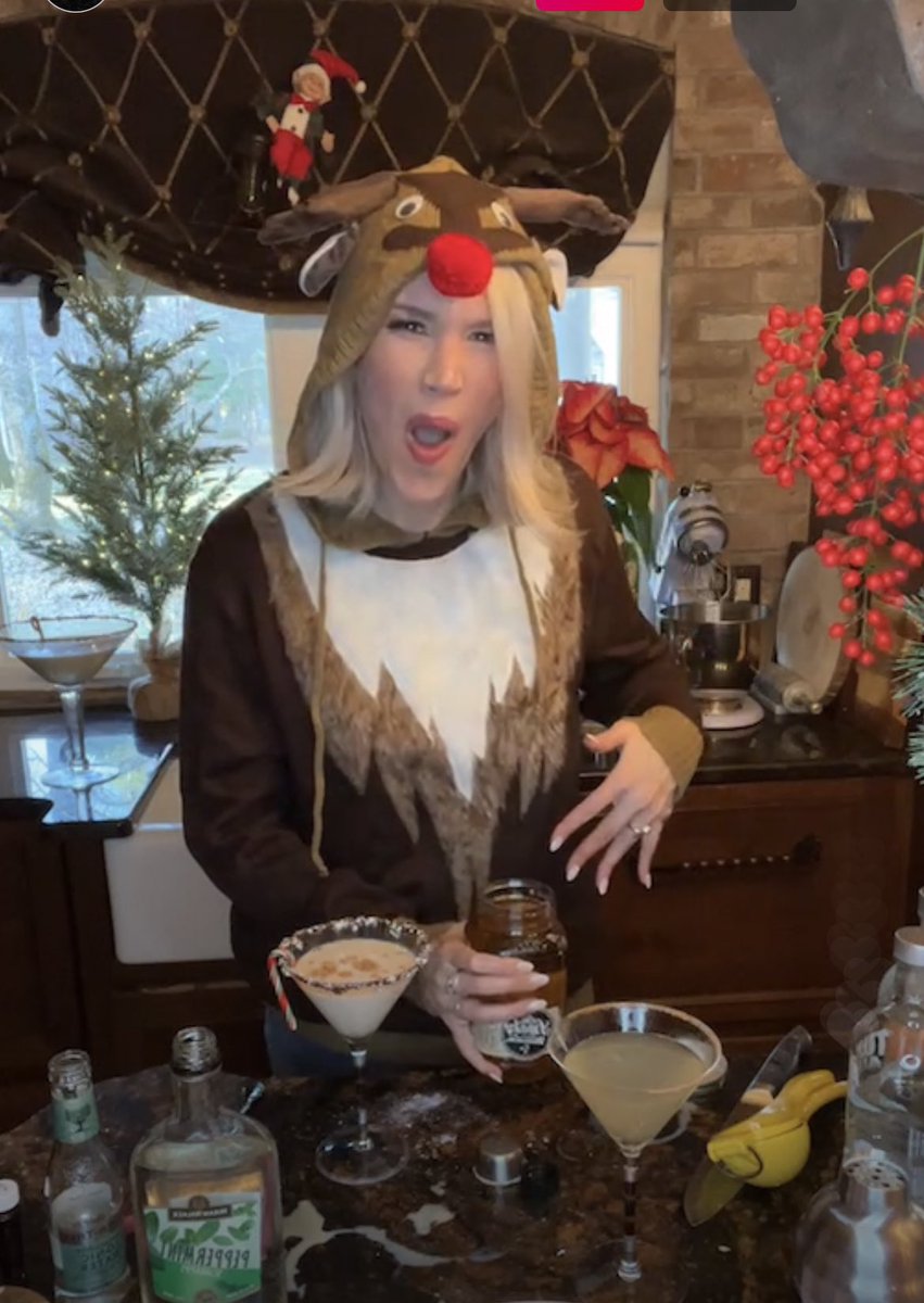 JossStoned's tweet photo. NEW PHOTOS: @JossStone on Facebook and Instagram tonight making Christmas cocktails on #CookingWithJoss. Via @putasinghonit https://t.co/foE4AxcRaV