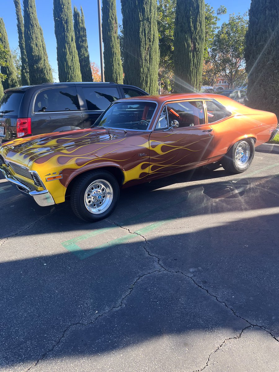 What color is this <a href="/carcolornamer/">What color is that car?</a> ?