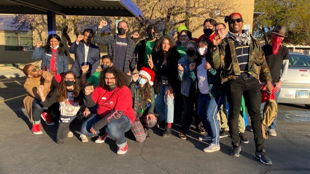 LasVegasDSA's tweet image. Holiday Solidarity numbers are in!
🛍️ 219 meals to families
👪 1188 people served
🌹 100+ organizers

Here's a photo thread of some of the amazing work that went into this event 🧵