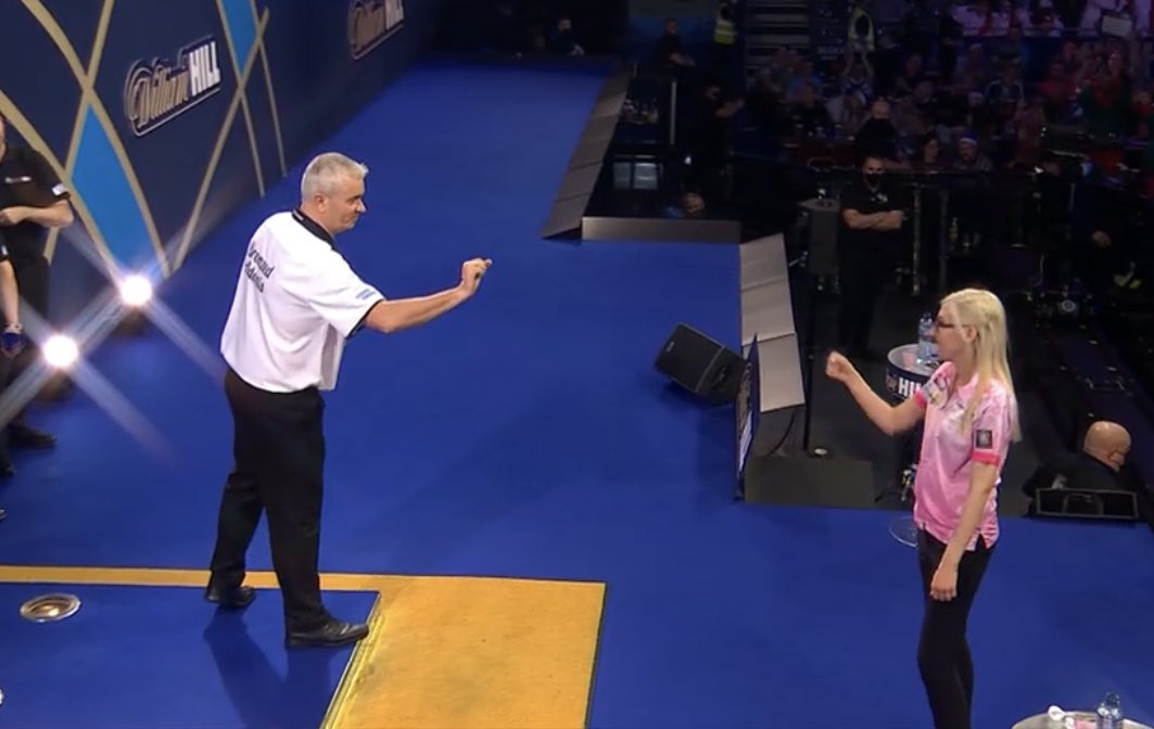 Live Darts tweet media