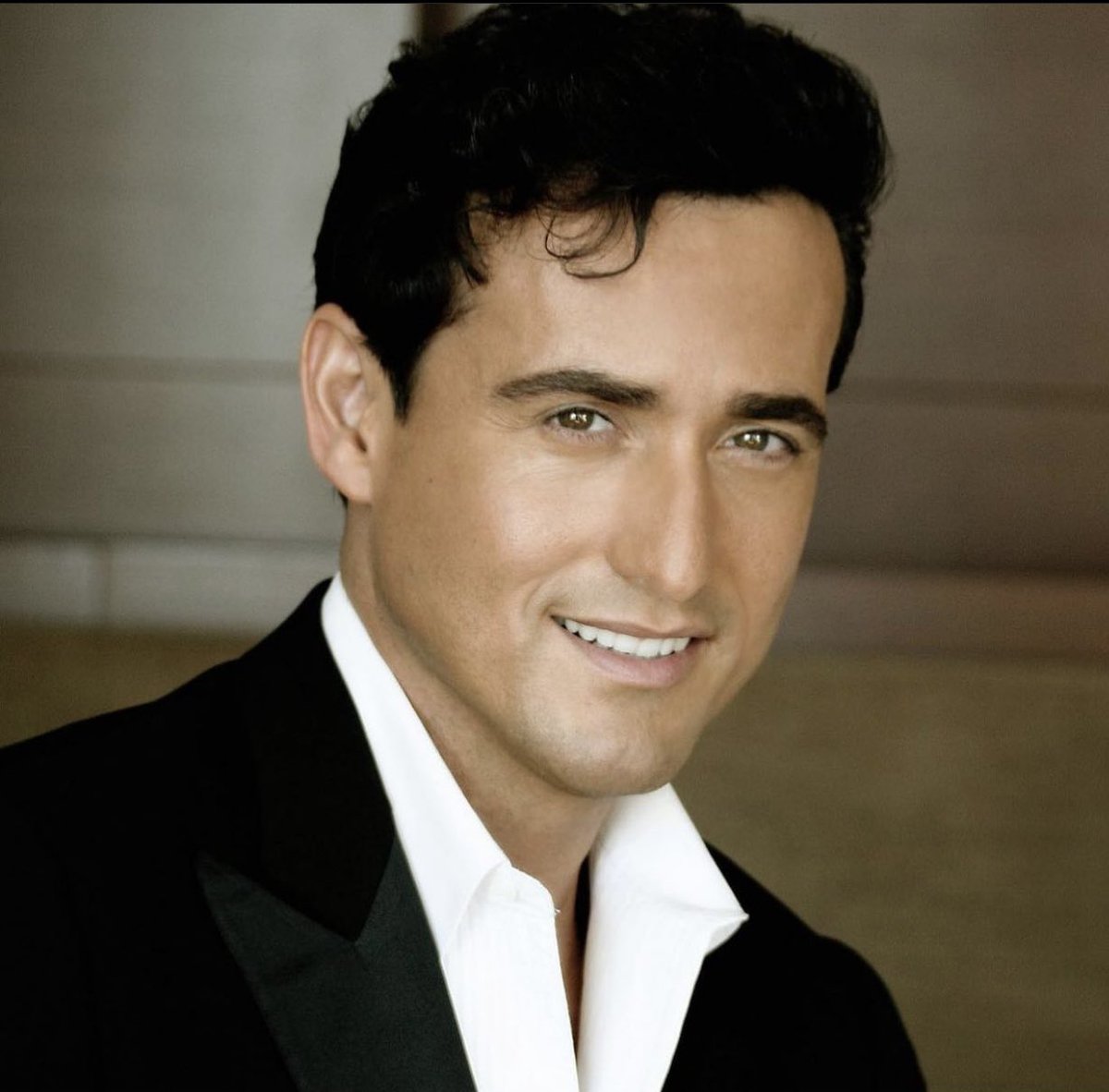VentaneandoUno's tweet photo. Lamentablemente fallece a los 53 años @carlosmarin_, integrante de @ildivoofficial. 🕊Descanse en paz. #Ventaneando https://t.co/Bz5wgdeVza