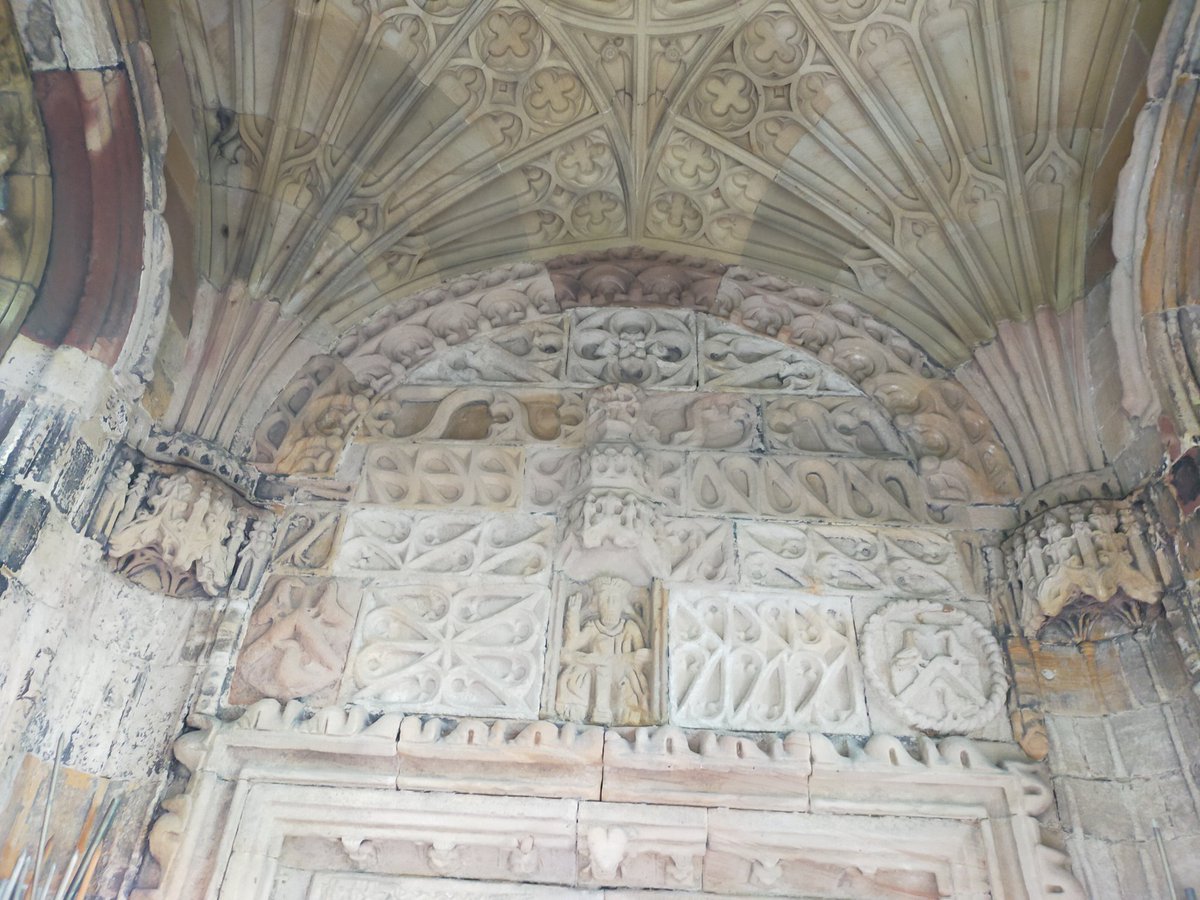 CoedenBeth's tweet image. Some of the #grotesques and carvings in St Cybi's, #Holyhead.
#Anglesey #YnysMon #History #Hanes #Watching #HouseOfGod #SaintCybi #Caergybi