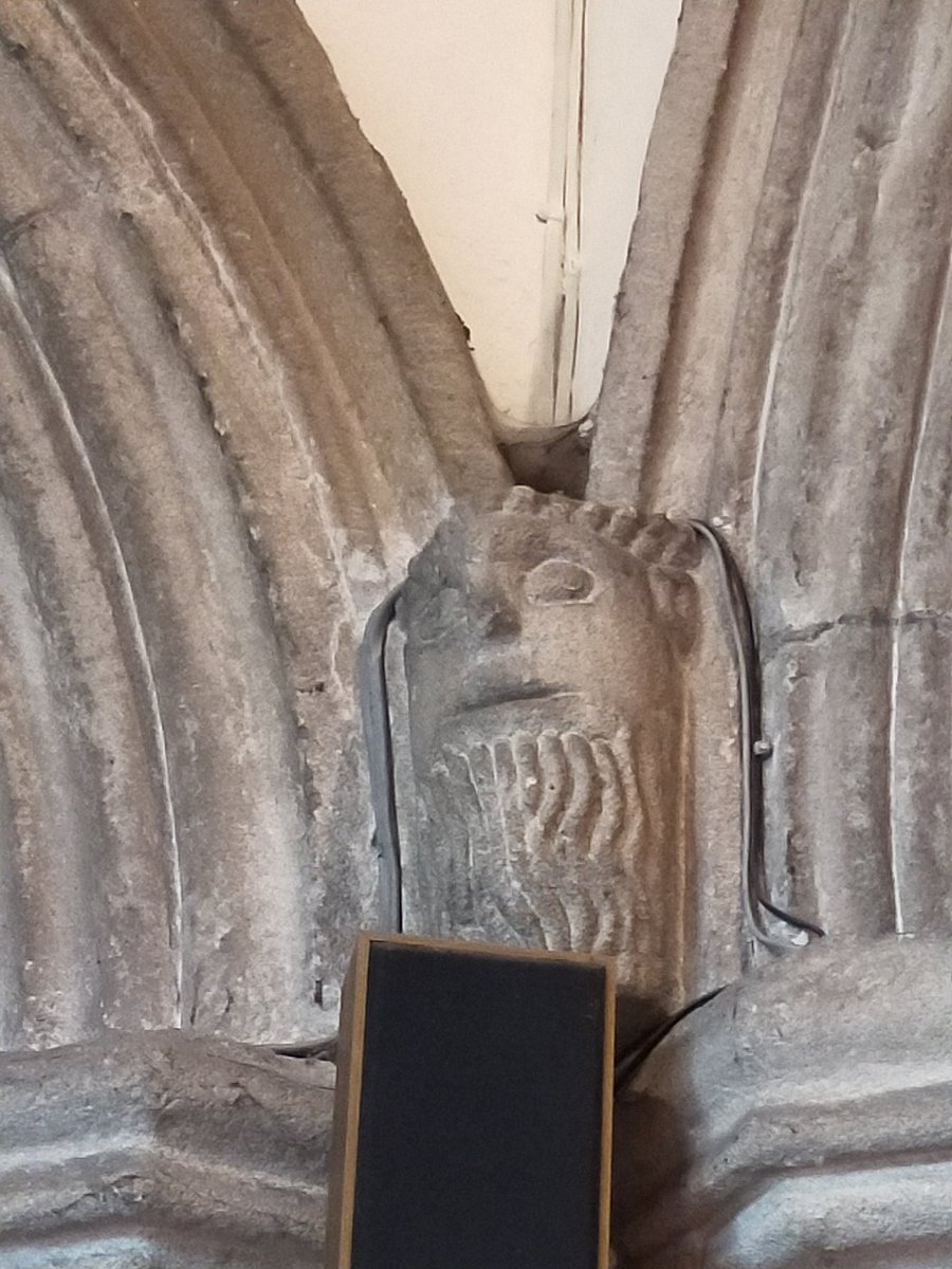 CoedenBeth's tweet image. Some of the #grotesques and carvings in St Cybi's, #Holyhead.
#Anglesey #YnysMon #History #Hanes #Watching #HouseOfGod #SaintCybi #Caergybi