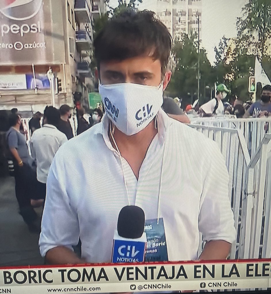 LaSoaIngrid's tweet photo. LO MANDARON AL COMANDO DE BORIC JAJAJAJA ME RIO TOA LA NOXEEEEE https://t.co/LNHokhLJ5n