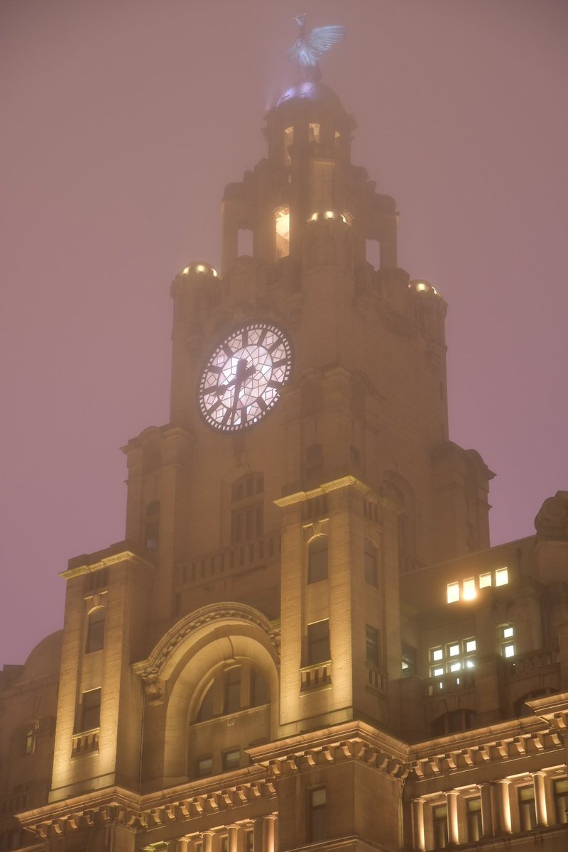 JohnS_71's tweet photo. A foggy evening down by the river...
#RiverMersey #3Graces #LiverBuilding #PortOfLiverpool #AlbertDock #Liverpool #Heritage
@RoyalLiver1911 @theAlbertDock https://t.co/BRRn8pMb9H