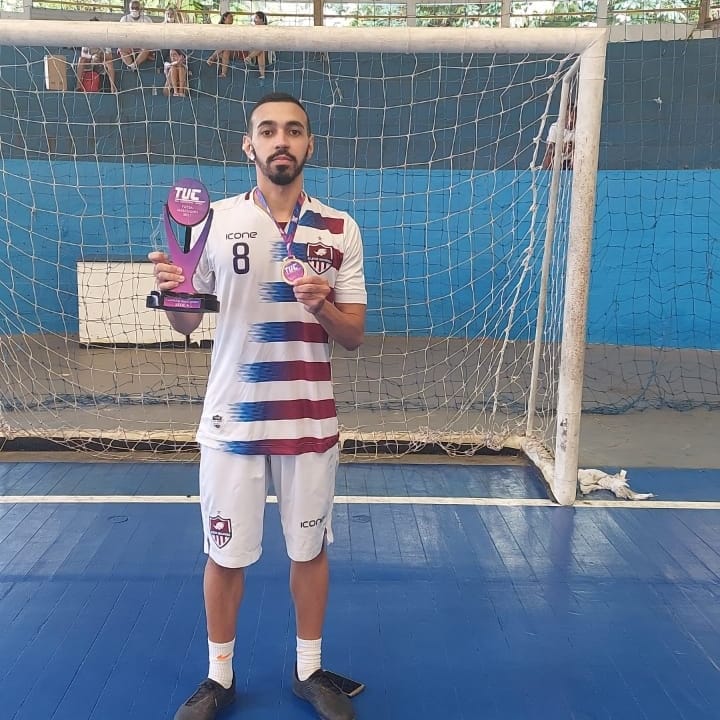 Paulino_Jogador's tweet photo. Arrasta pro lado q lá vem mais uma medalha !!! Tri campeão da tuc consecutivo!!! #Unicarioca❤️💜 https://t.co/iOtAspDf9C