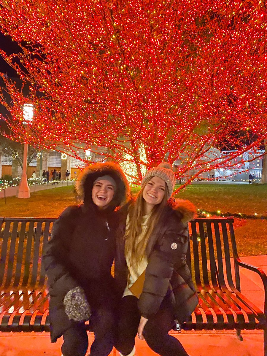 Need to do some last minute shopping? I gotchu! Check out my newest video where I spill the tea on what I’m getting my family for Christmas this year. What are you giving someone for the holidays? youtu.be/z9gNdLy7XF8