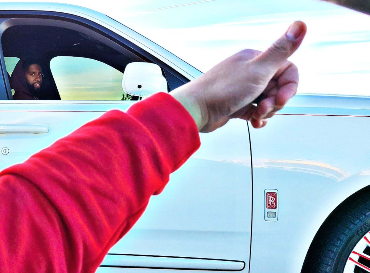 I definitely fan girled out when I caught <a href="/BucketsONeale00/">Royce O'Neale</a> in traffic. <a href="/i_am_TheSparrow/">They call me Sparrow</a>. <a href="/utahjazz/">Utah Jazz</a>