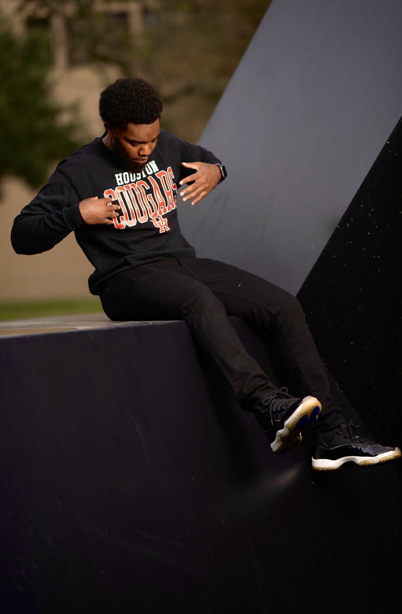 Cdc_14's tweet photo. If you took a look through my eyes you would know that one slip would’ve resulted in a fall. Fight with the intention to not only change your life but for those around you 📃

B.S Hotel &amp; Restaurant Management
University of Houston 🔴
Signed out📝

📸: @larrylegendiv https://t.co/7Is4kIlJ9l