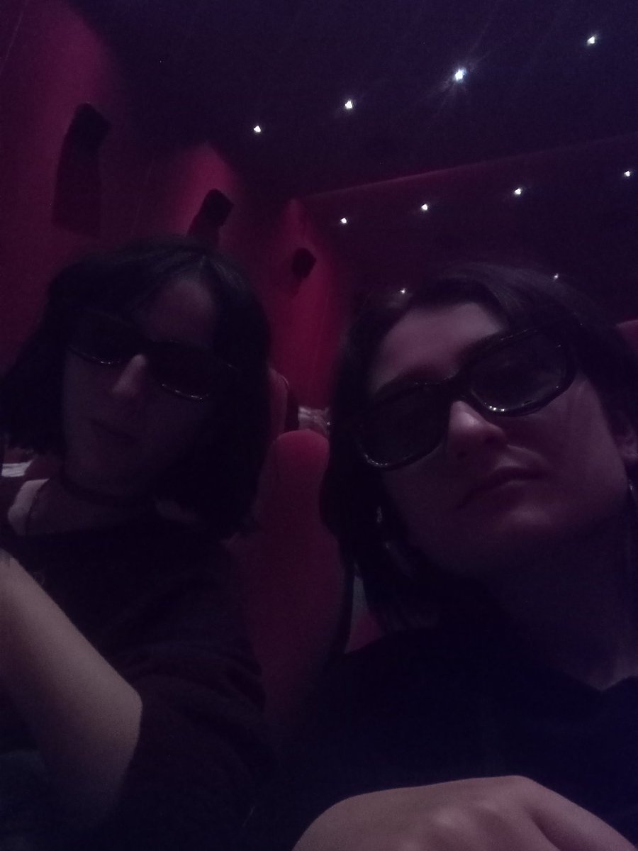 Ajan Smith edasıyla Toby-Andrew-Tom söylentilerini incelemeye geldik. İncelemelerimizin sonucunda bu üçlünün gerçek ve harika olduğu kanısına vardık. Bu buluşmanın evrene açtığı hasar konusunda Walter Bishop ile görüşmelerimiz devam ediyor, takipte kalın. #SpiderManNowWayHome