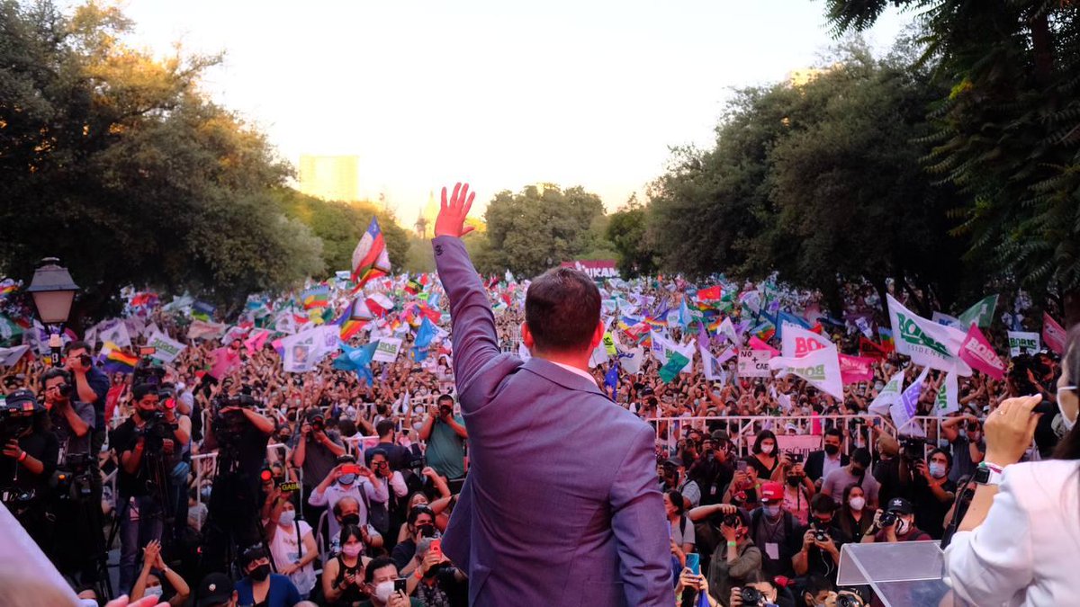 🇨🇱 Ha vencido la esperanza frente al miedo. Ha vencido el Chile de los jóvenes y las mujeres, el Chile democrático y progresista. 

Comienza una etapa ilusionante para proteger a la ciudadanía y ampliar derechos. 

¡Suerte y aciertos, @gabrielboric!