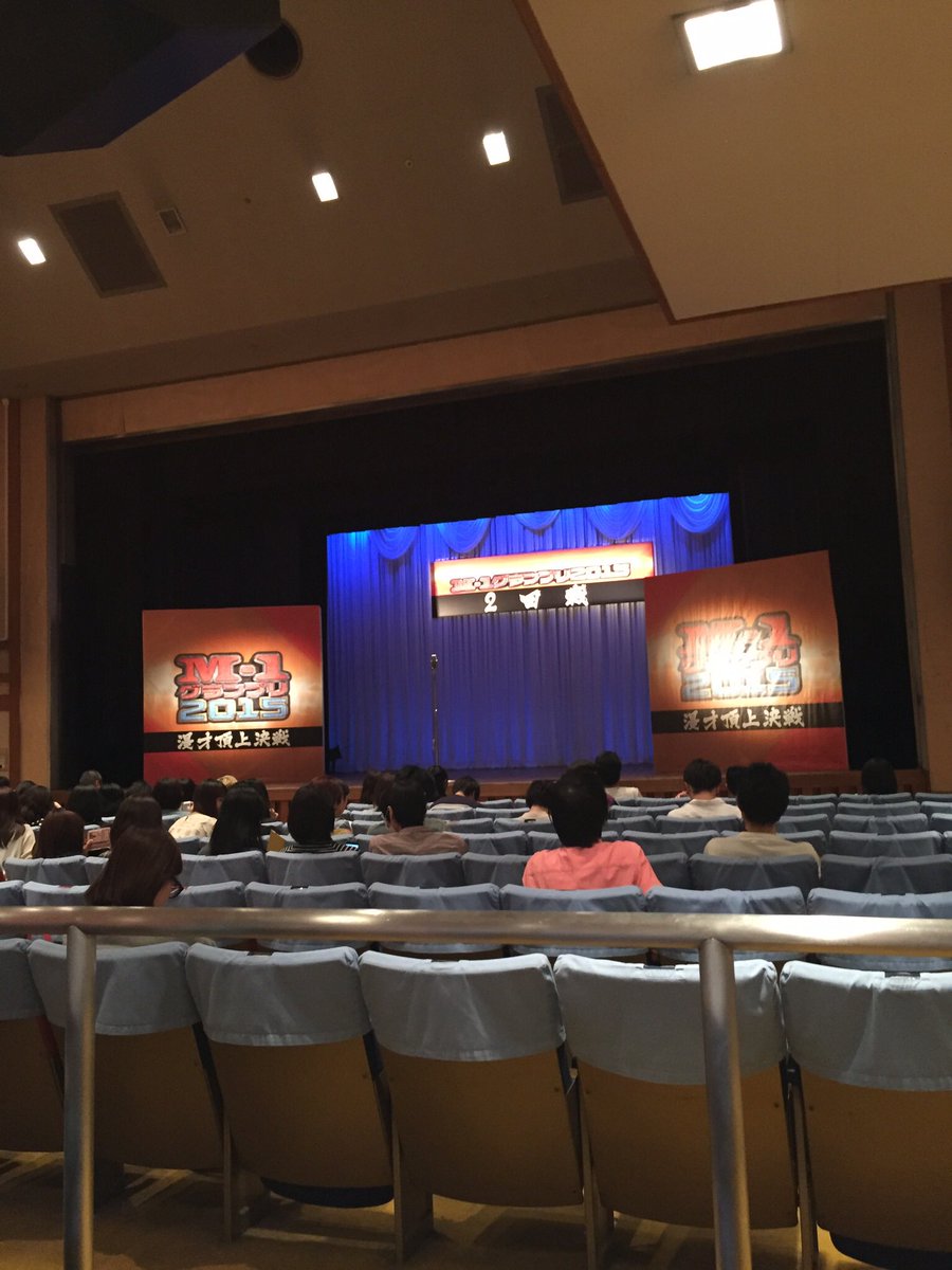 chai_mo's tweet photo. 錦鯉おめでとう🎊2015年、浅草ゴロゴロ会館のM-1 二回戦で初めて観た時から応援してたから嬉しい❣️あの時は死ぬほど笑った。昨日もだけどこんなに笑わせてくれるのってドリフとコント55号以来かもしれない。
#錦鯉 #M1グランプリ #浅草ゴロゴロ会館 #2015M-1二回戦 https://t.co/SdO7MmgFNW
