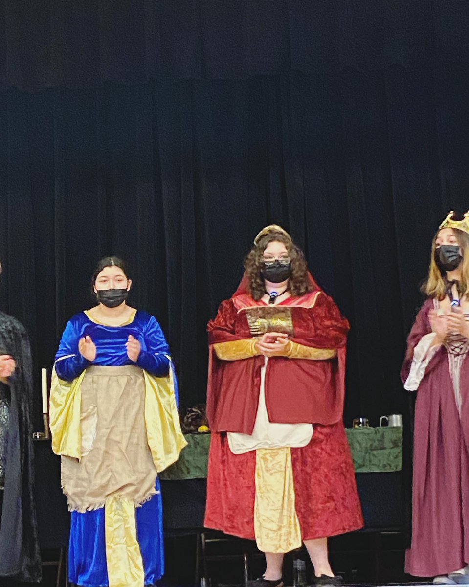 HarvardChorus's tweet photo. Sing with gladness, ‘tis the season. Let your heart be filled with cheer! ❤️🎶🎁 Congratulations to our Madrigal Singers on their performance today! Thank you to Mr. Judge and his maintenance team, Mr. Leavy and kitchen staff, and our sound booth, Addie Keller and Carlos Tejada! https://t.co/Mpl8IiLZCg