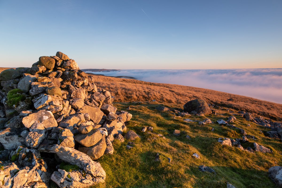 andrewnward's tweet photo. Lovely #inversion in the #YorkshireDales this afternoon. This was on the flanks of #Ingleborough #weatherwatchers #ukweather https://t.co/pomd628V7u