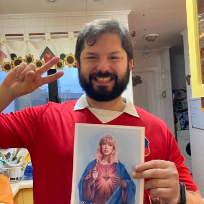 haizz91's tweet photo. yo tengo un presidente swiftie y ustedes, pobres? https://t.co/VduglyShSg