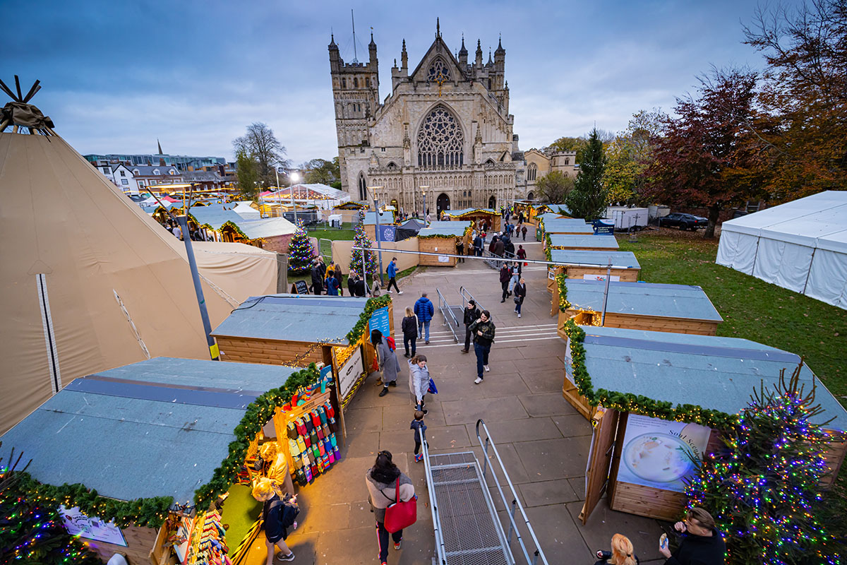 ExeXmasMarket's tweet photo. An enormous THANK YOU to all who helped make Exeter #FeelFestive at this year's #ExeterCathedralChristmasMarket. Don't forget: Christmas is just beginning at #ExeterCathedral with a full programme of carol singing & festive services:
https://t.co/MkNW3pgynJ @visitexeter https://t.co/9TYRMnbJRD