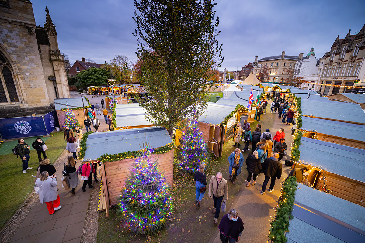 ExeXmasMarket's tweet photo. An enormous THANK YOU to all who helped make Exeter #FeelFestive at this year's #ExeterCathedralChristmasMarket. Don't forget: Christmas is just beginning at #ExeterCathedral with a full programme of carol singing & festive services:
https://t.co/MkNW3pgynJ @visitexeter https://t.co/9TYRMnbJRD