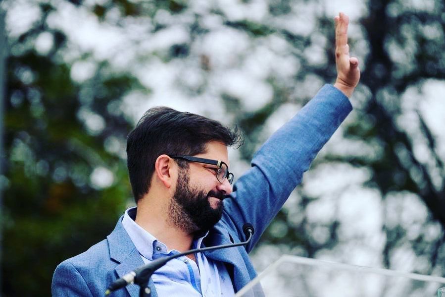 alferdez's tweet photo. Quiero felicitar a @gabrielboric por haber sido elegido presidente del querido pueblo de Chile.

Debemos asumir el compromiso de fortalecer los lazos de hermandad que unen a nuestros países y de trabajar unidos a la región para poner fin a la desigualdad en America Latina. https://t.co/tsiiNP223B