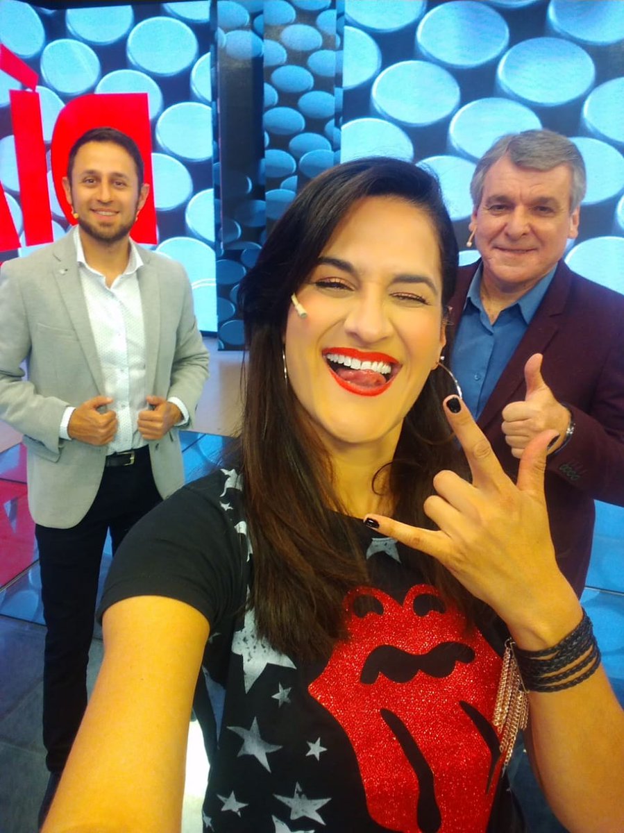 Esta noche le metemos mucho rock and roll al último programa del año. Sale un #Día7 cargado de info y análisis político.
🥊Debaten <a href="/oarduh/">Orlando Arduh</a> y <a href="/AGarciaElorrio/">Aurelio Garcia Elorrio</a> por juego online
🔛Charlamos con <a href="/DiegoMMestre/">DIEGO MESTRE</a> 
⚡️Los siete momentos políticos del año
Te esperamos a las 22 por canal 10!