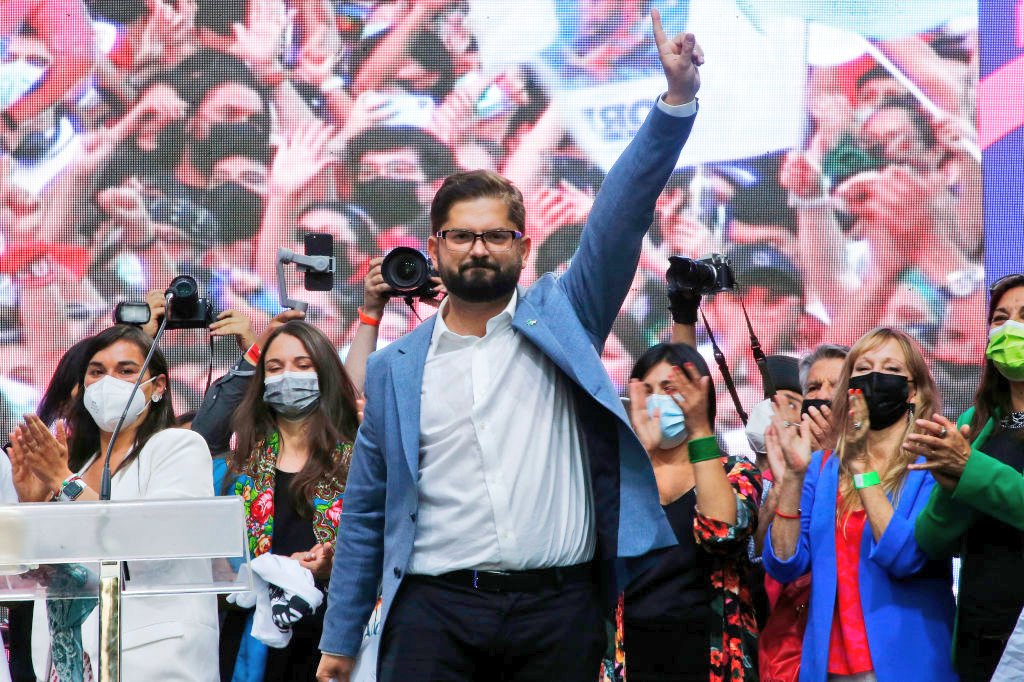 GabrielaEsPais's tweet photo. Alegría inmensa por #Chile, por el pueblo esperanzado por un futuro progresista, por mi familia, por la Patria Grande!
#BoricPresidentedeChile ✊🏽 https://t.co/JoNEp6yGJM