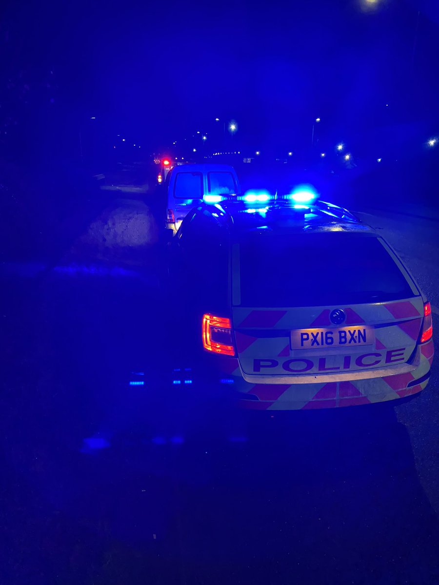 policedogunit's tweet photo. Driver Stopped - for having no working brake lights. Driver walking - for not having insurance or a Driving licence. #165a #Seized https://t.co/ui2Z5vtdil