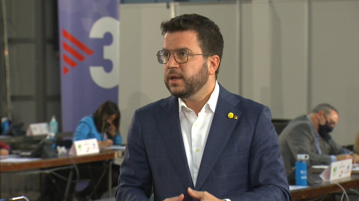3CatInfo's tweet photo. Aragonès sobre l'òmicron: "Venen uns dies en què haurem de fer un esforç" https://t.co/JofBY5UOxd https://t.co/MnnHYMPvdl