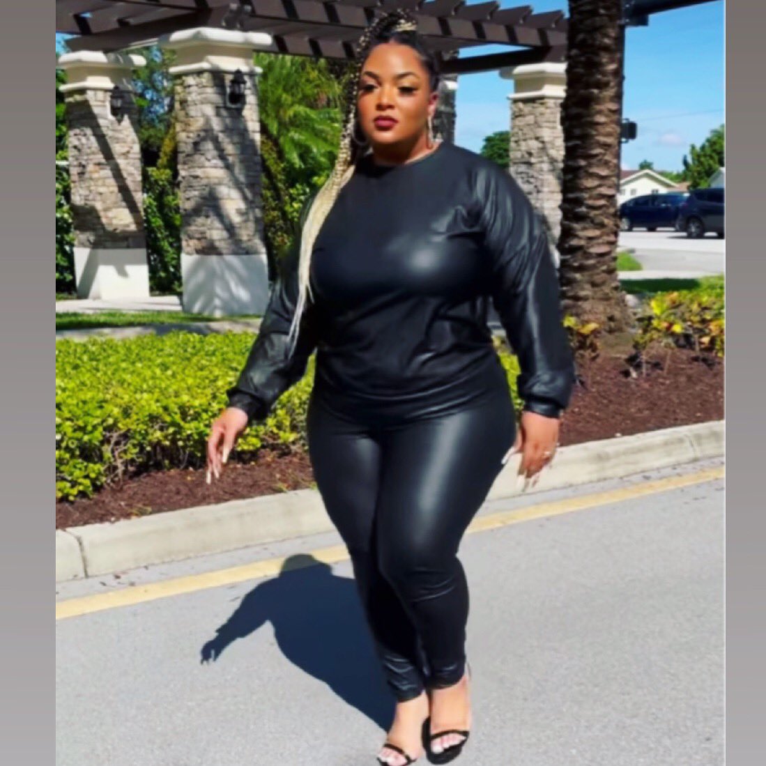 242Alexis's tweet photo. Getting ready to walk into 2022 like…. 😎 https://t.co/YBLvoKtFgh