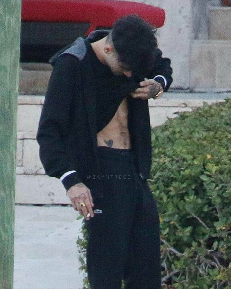 zayntrece's tweet photo. Zayn seeing how fine he is😌
#ZaynMalik https://t.co/hyc9OaqFcH