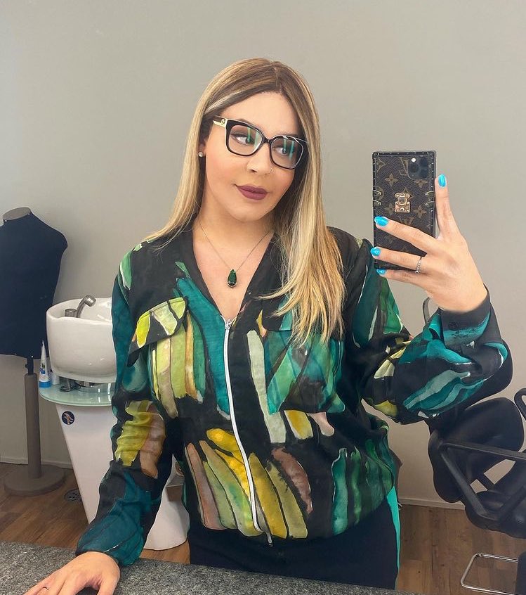 updatecultura's tweet photo. QUE LINDO! Gloria Groove homenageou nossa eterna Marília Mendonça no “Show dos Famosos” de hoje. Acharam parecido? https://t.co/4sXsvm5Pg6