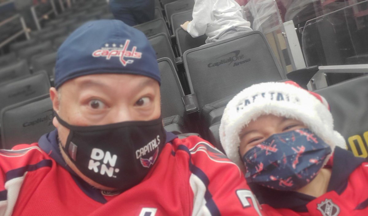 TheWuWu's tweet photo. Pre-Christmas hockey game @Capitals @LAKings #ALLCAPS ππ
π₯
ππ¨ #MerryCapsmas https://t.co/800aMjC2xy