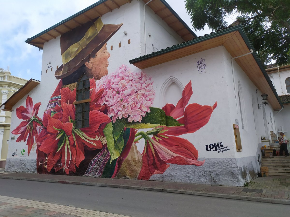 luismoncadam's tweet photo. El domingo de @Loja solo 100 metros de caminata. Impresionante. Y hay muchos mas murales. https://t.co/vQc96KbAXa