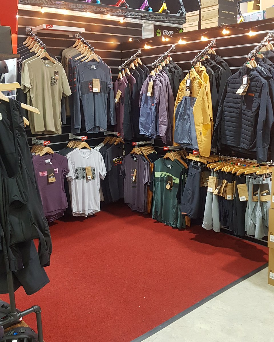 jccookcycles's tweet photo. Fine selection of Leatt Protectives in stock will make great stocking fillers this Xmas. Gloves, shoes, helmets, t-shirts, jerseys, jackets, knee pads, goggles for men, women and juniors.
#leatt #leattfamily #leatthelmets #leattclothing #leattprotection #Christmas2021 https://t.co/UA4lvYksKC