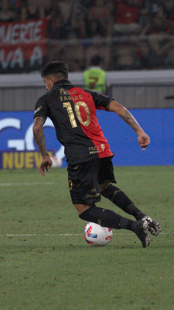 fariasfacundo35's tweet photo. por un 2022 lleno de energías positivas ❤️🖤⚽️ https://t.co/DSc1JdUqpo