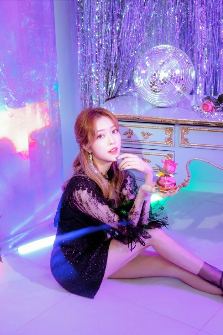 MOMOLAND INFO tweet media