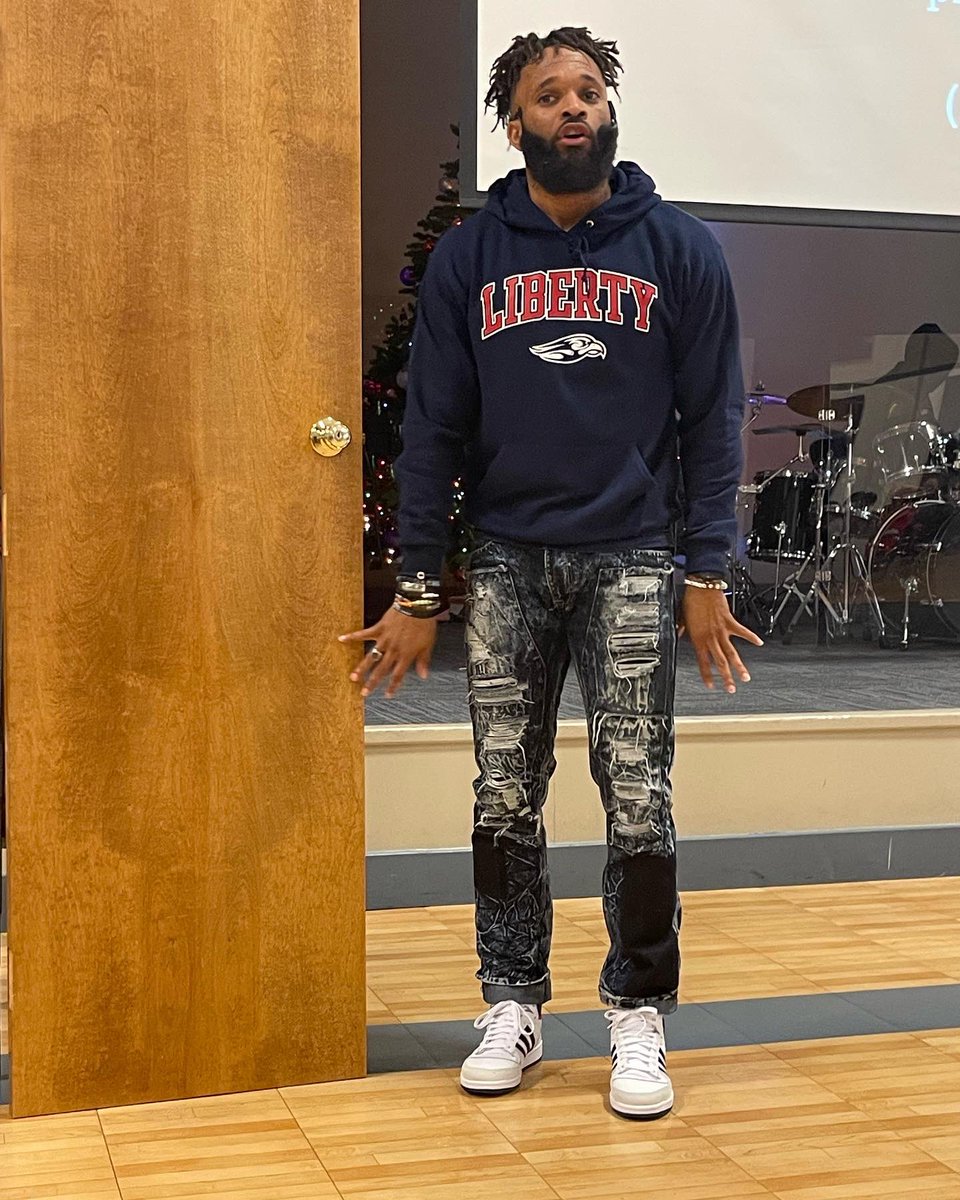 J_Earl_Cray's tweet photo. I’m a Troy Trojan for-life… but @MiyonConaway has made me a Liberty Flames fan! @TroyTrojansFB @LibertyFootball #iPreach #BEGREAT #1drËam #wËrkTheVision https://t.co/B1IWzfvz5Y