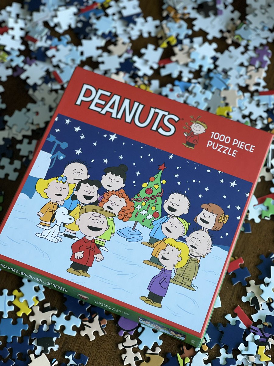 PatriciaHeaton's tweet photo. It’s officially #christmas at our house. What’s your favorite family tradition? #jigsawpuzzles #christmastraditions #family https://t.co/XCUa1MwWyX