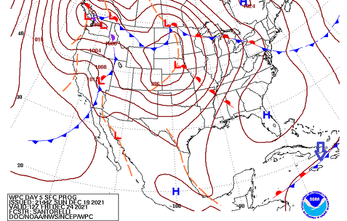 RudyMeteo's tweet photo. Bonsoir à tous !
Les prévisions du WPC ont en effet été modifiées aujourd'hui et sont un peu plus conformes à la situation qui se profile à l'horizon. Elles montrent désormais un impact direct du front sur le territoire national entre vendredi et samedi.#Frontfroid #Noelpluvieux https://t.co/kKdP1q3I2m